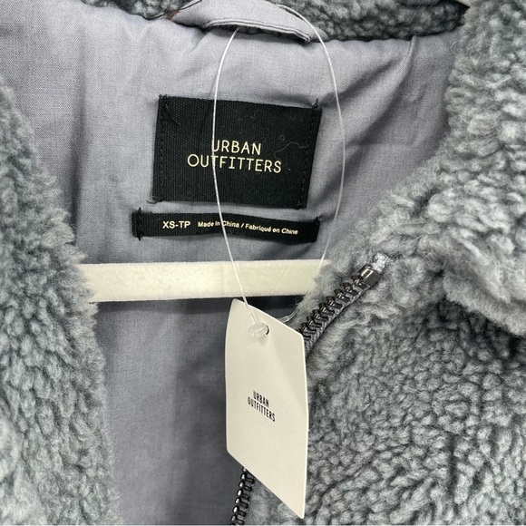UO Teddy bear Sherpa Jacket Sz XS gray front zip - Picture 2 of 6